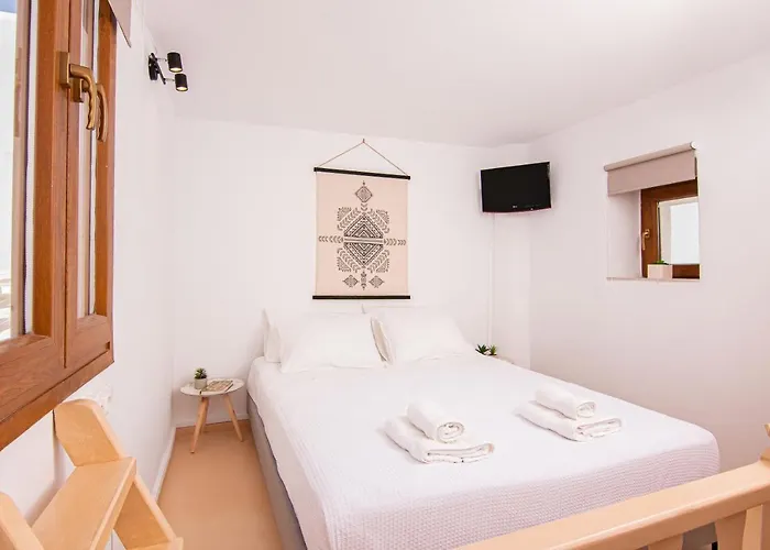 Whitelist Maisonette I And Ii In