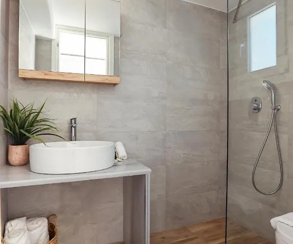 Whitelist Maisonette I And Ii In